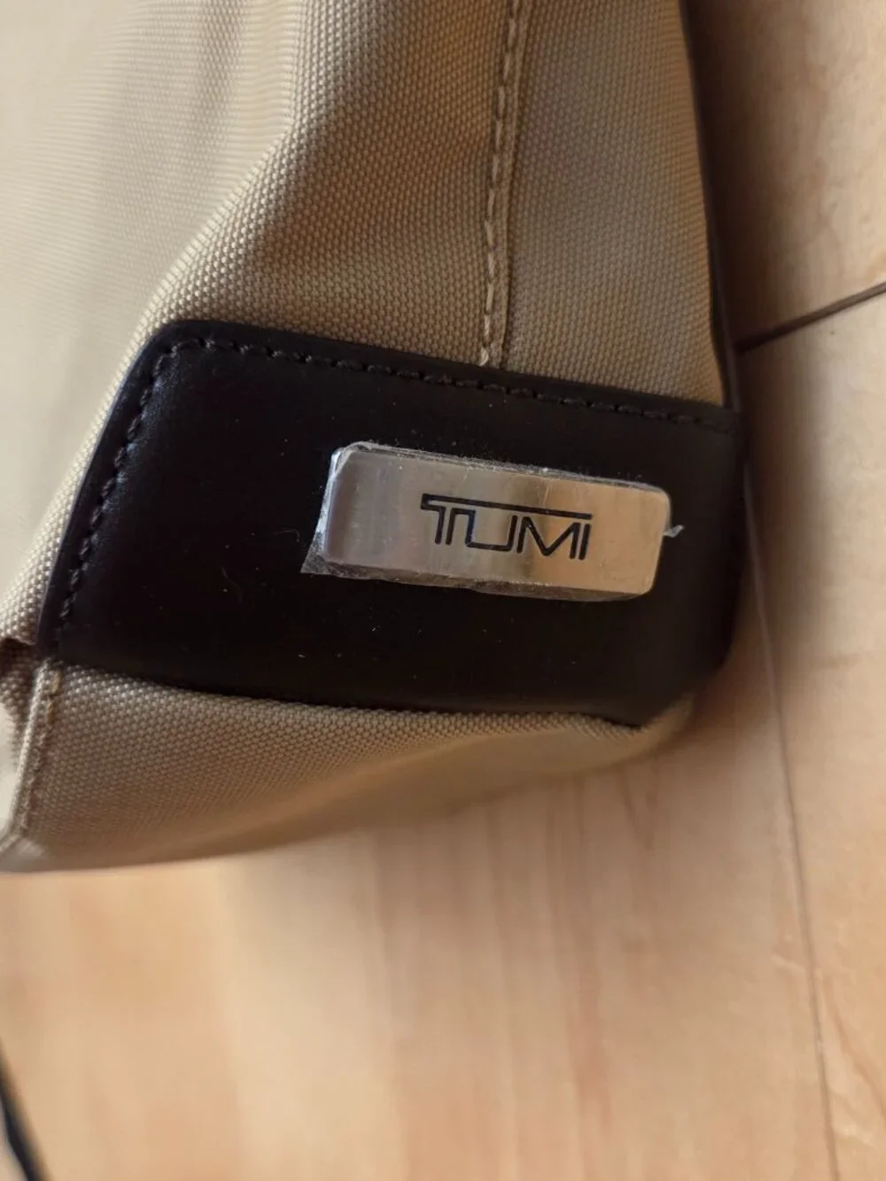 TUMI Cargo Leather Strap Canvas Tote Bag Tan Beige 2 Pockets Keyholder Zip
